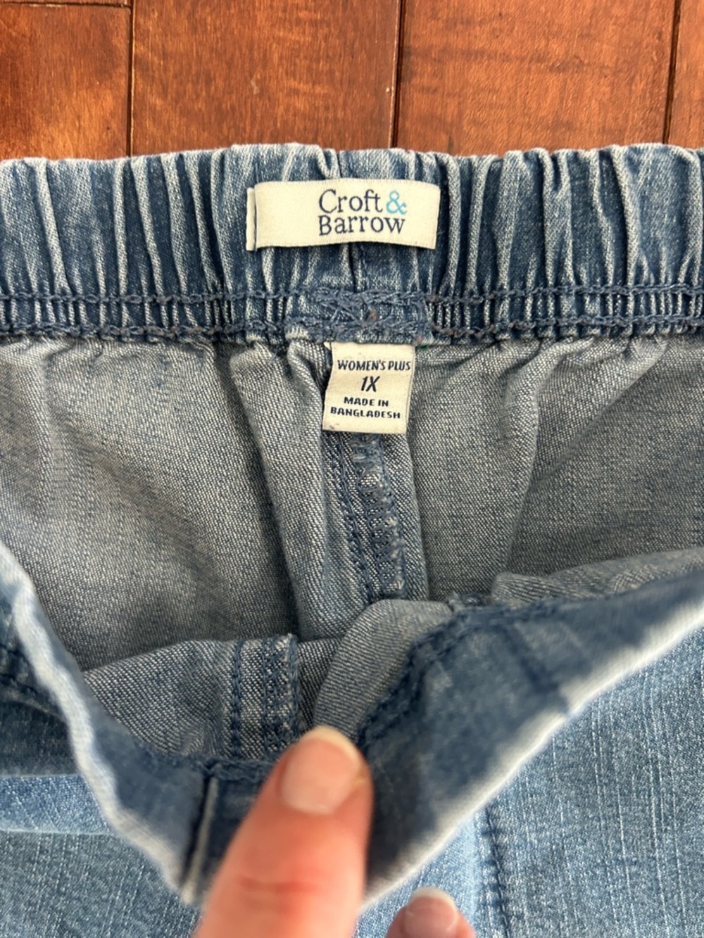 Croft & Barrow Women's Light Blue Denim Jeans — Relaxed Elastic Waist Size 1X - Picture 3 of 7